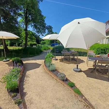 Domaine Des Possibles Hostel *
